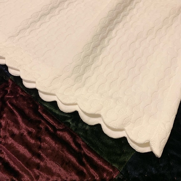 🌸Dalia White Scalloped Dress with Pockets 🌸 - Picture 4 of 16